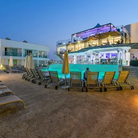 Tasia Maris Oasis Ajía Nápa