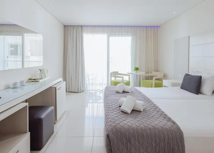 Tasia Maris Oasis 3* Ayia Napa