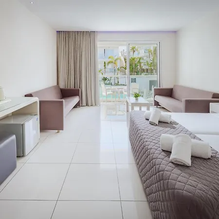 Tasia Maris Oasis מלון 3*