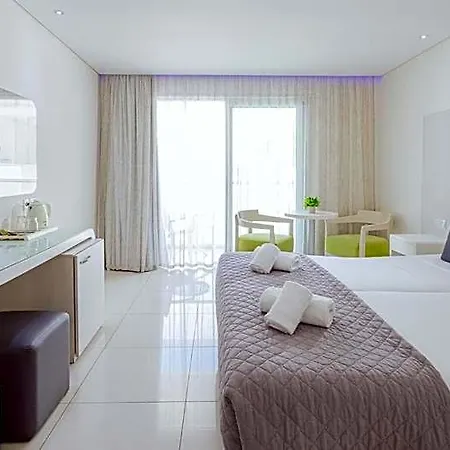 Tasia Maris Oasis מלון 3*