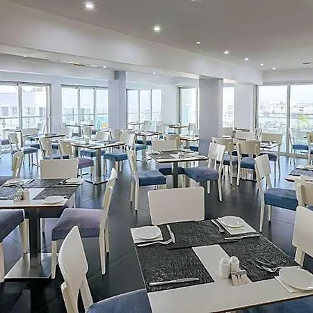 Tasia Maris Oasis מלון