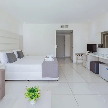 מלון Tasia Maris Oasis