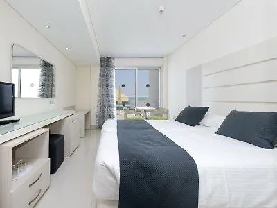 מלון Tasia Maris Oasis 3*