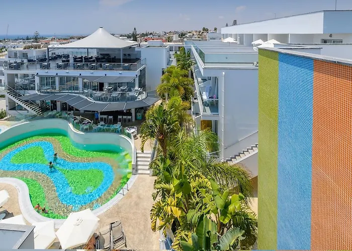 Tasia Maris Oasis Hotell 3*