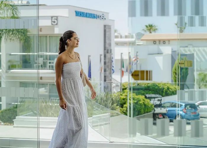 Hotell Tasia Maris Oasis 3*