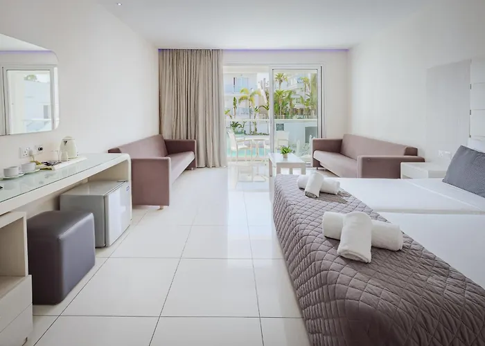 Tasia Maris Oasis Hotel 3*